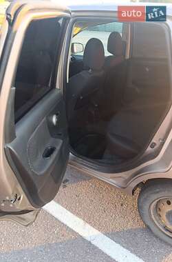 Хэтчбек Nissan Note 2008 в 