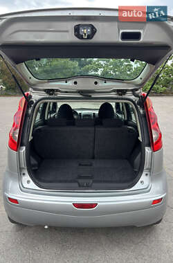 Хэтчбек Nissan Note 2008 в 