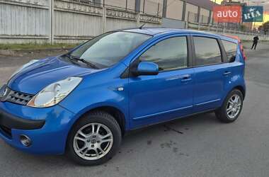 Хэтчбек Nissan Note 2006 в 