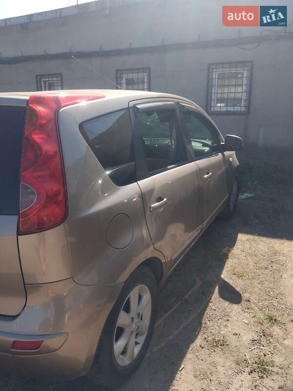 Хэтчбек Nissan Note 2006 в Черновцах