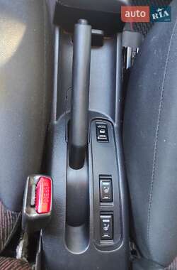 Хэтчбек Nissan Note 2011 в 