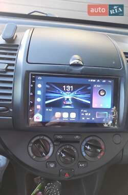 Хэтчбек Nissan Note 2011 в 