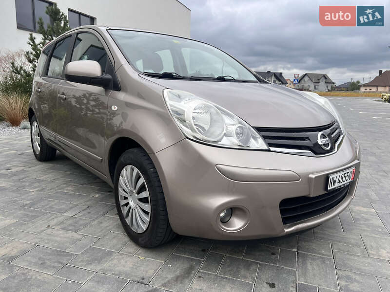 Хэтчбек Nissan Note 2009 в 