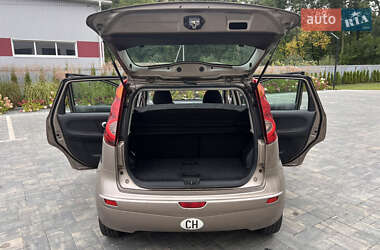 Хэтчбек Nissan Note 2009 в 