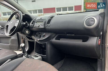 Хэтчбек Nissan Note 2009 в 