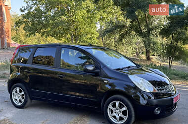 Хэтчбек Nissan Note 2006 в 