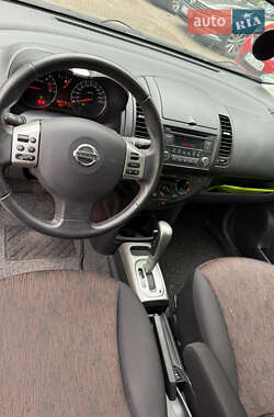 Хэтчбек Nissan Note 2011 в 