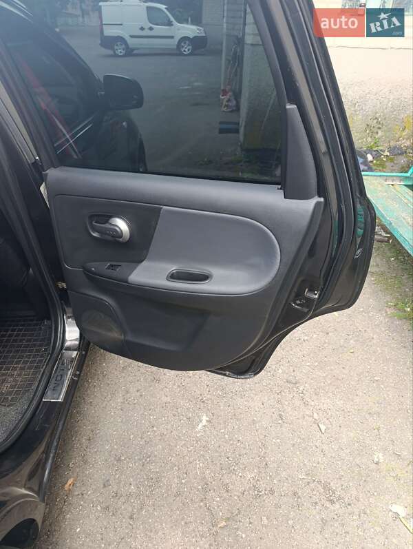 Хэтчбек Nissan Note 2006 в Горохове
