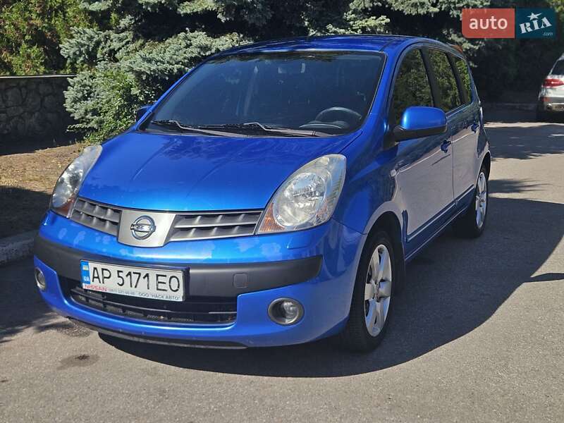 Хэтчбек Nissan Note 2006 в 