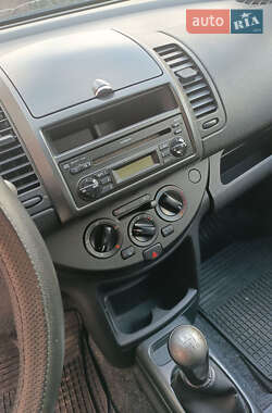 Хэтчбек Nissan Note 2006 в 