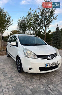 Хэтчбек Nissan Note 2012 в 