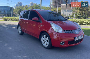 Хэтчбек Nissan Note 2007 в 