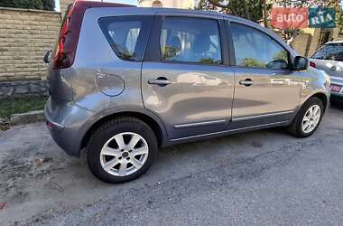 Хэтчбек Nissan Note 2009 в 