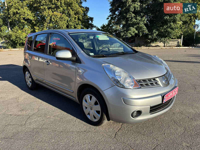 Хэтчбек Nissan Note 2008 в 
