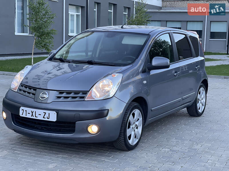 Хэтчбек Nissan Note 2006 в 