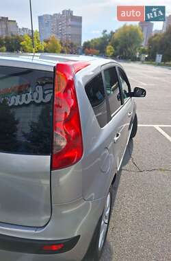 Хэтчбек Nissan Note 2006 в 