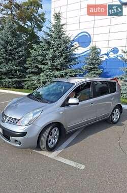 Хэтчбек Nissan Note 2006 в 
