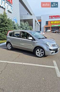 Хэтчбек Nissan Note 2006 в 