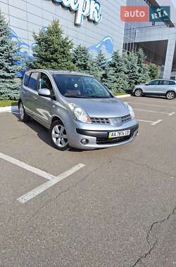 Хэтчбек Nissan Note 2006 в 