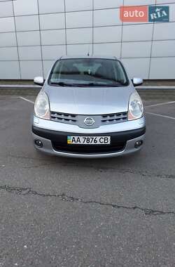 Хэтчбек Nissan Note 2006 в 