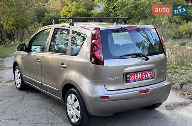 Хэтчбек Nissan Note 2010 в 