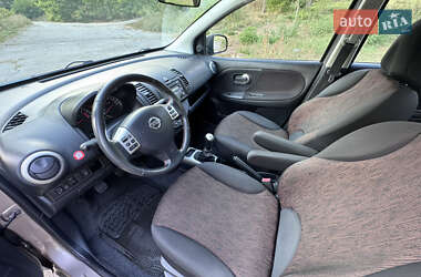 Хэтчбек Nissan Note 2010 в 