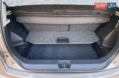 Хэтчбек Nissan Note 2010 в 