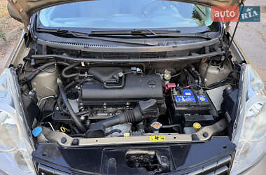 Хэтчбек Nissan Note 2010 в 