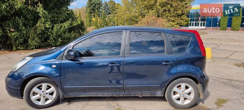 Хэтчбек Nissan Note 2006 в 