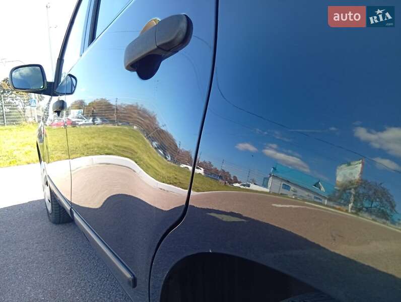 Хэтчбек Nissan Note 2007 в Житомире