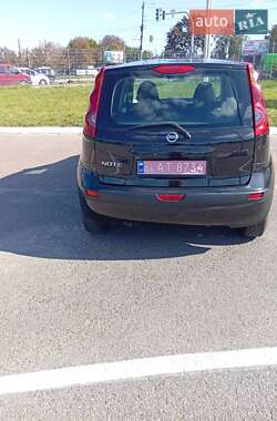Хэтчбек Nissan Note 2007 в 