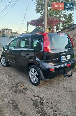 Хэтчбек Nissan Note 2007 в 
