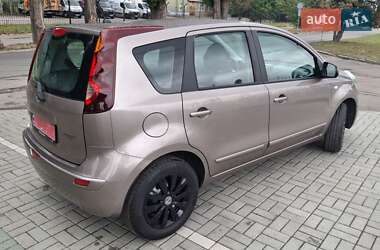 Хэтчбек Nissan Note 2009 в 