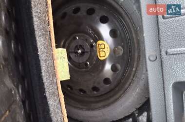 Хэтчбек Nissan Note 2009 в 