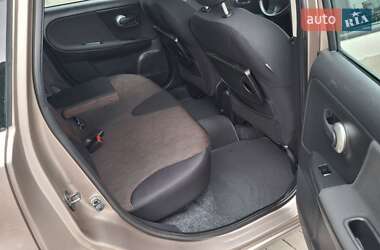 Хэтчбек Nissan Note 2009 в 