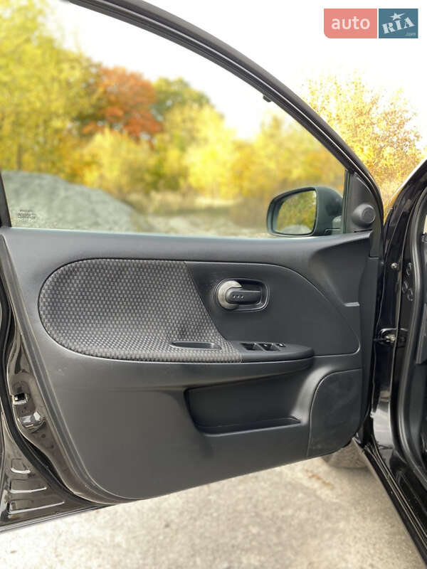 Хетчбек Nissan Note 2006 в Хоролі фото 18 Хетчбек Nissan Note 2006 в Хоролі