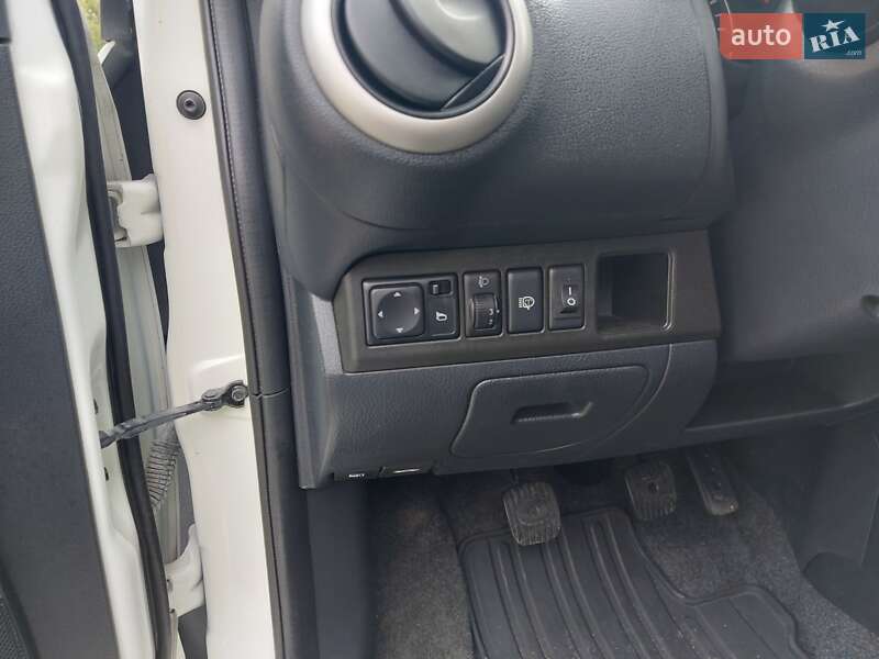 Хетчбек Nissan Note 2012 в Первомайську фото 16 Хетчбек Nissan Note 2012 в Первомайську