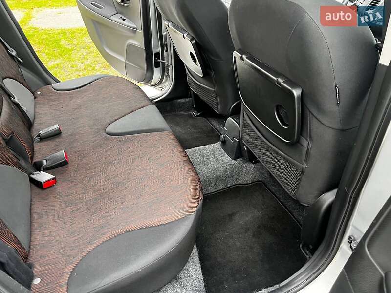 Хэтчбек Nissan Note 2010 в Кременчуге фото 31 Хэтчбек Nissan Note 2010 в Кременчуге