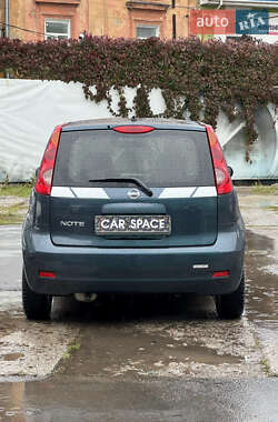 Хэтчбек Nissan Note 2012 в 