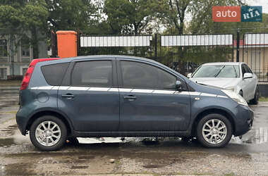 Хэтчбек Nissan Note 2012 в 