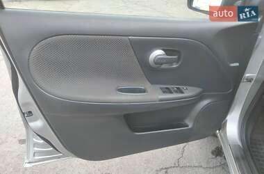 Хэтчбек Nissan Note 2006 в  фото 16 Хэтчбек Nissan Note 2006 в