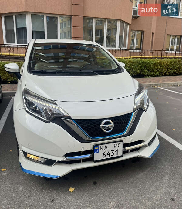 Хетчбек Nissan Note 2017 в Києві фото Хетчбек Nissan Note 2017 в Києві