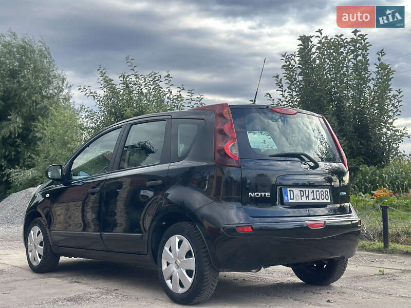 Хэтчбек Nissan Note 2009 в Дубно