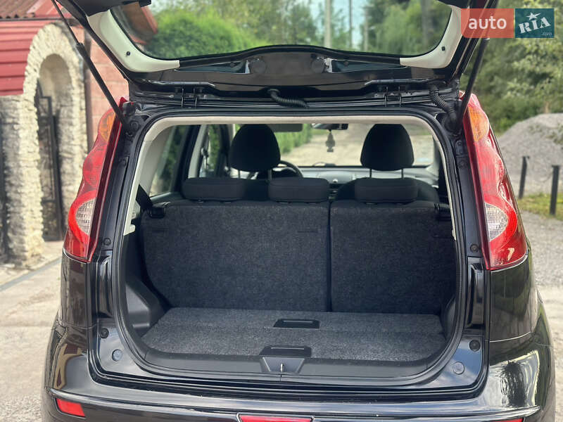 Хэтчбек Nissan Note 2009 в Дубно