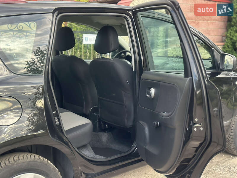 Хэтчбек Nissan Note 2009 в Дубно