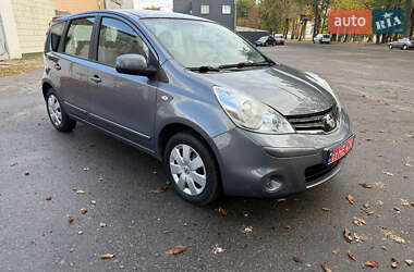 Хэтчбек Nissan Note 2010 в 