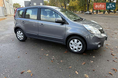 Хэтчбек Nissan Note 2010 в 