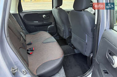 Хэтчбек Nissan Note 2010 в 