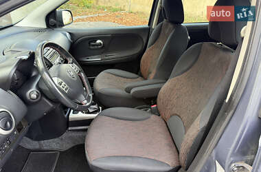 Хэтчбек Nissan Note 2010 в 