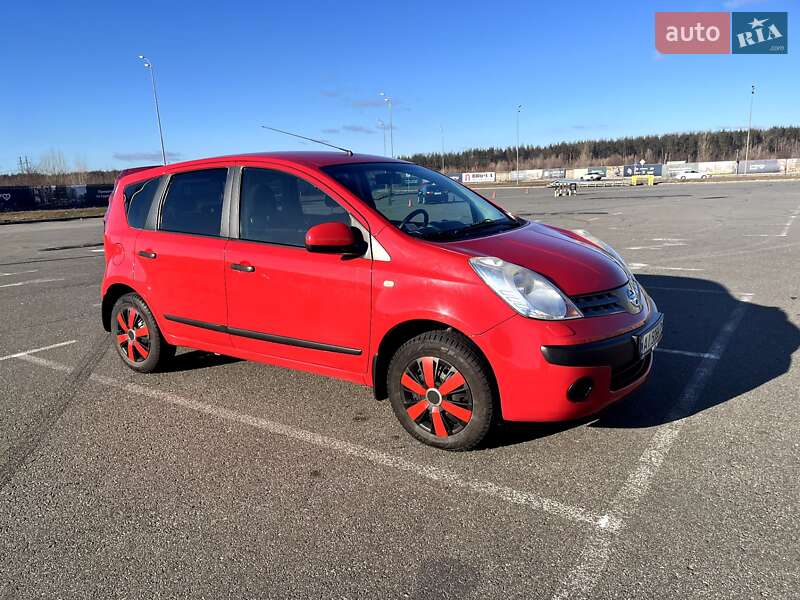 Хэтчбек Nissan Note 2006 в 